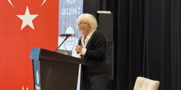 “Bakırköy Muhabbeti” yeni sezona Banu Avar söyleşisi ile başladı