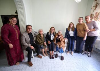 Başkan Ovalıoğlu Bakırköy’ün çınarlarını ziyaret etti