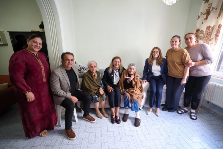 Başkan Ovalıoğlu Bakırköy’ün çınarlarını ziyaret etti