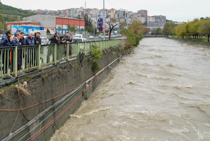 İstanbul Valiliği: Yağış nedeniyle ölü sayısı 3’e yükseldi, kayıp sayısı 4