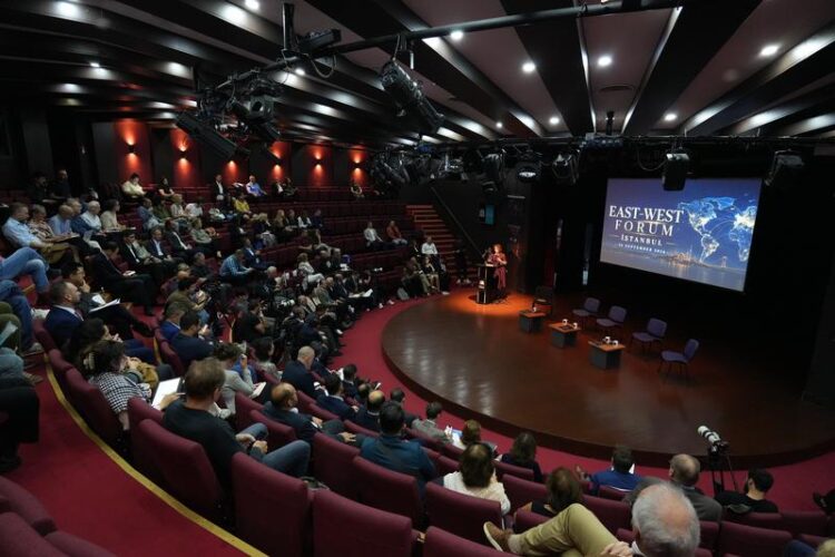 İstanbul’daki Doğu-Batı Forumu’nda Çin’in küresel inisiyatifleri ve çok kutupluluk öne çıktı